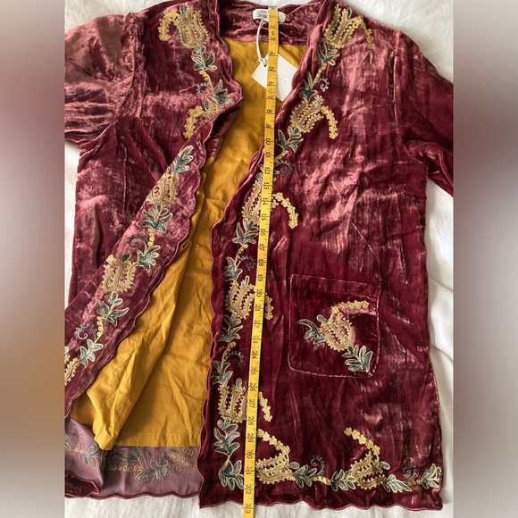SOLD💫 Chasing Unicorns Proud Mary Silk Embroidered Housecoat OS - Picture 14 of 17